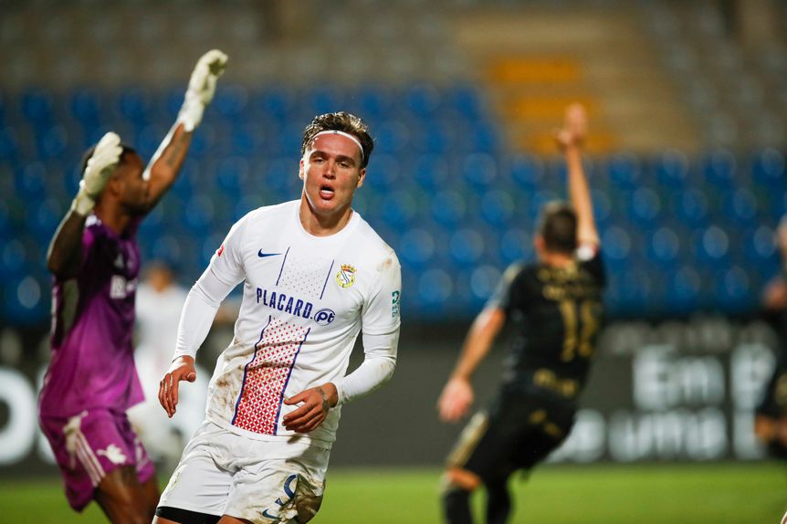Marezi saltou do banco para assinar o segundo golo na vitória do Alverca frente ao Casa Pia -  Foto: Paulo Cunha/LUSA