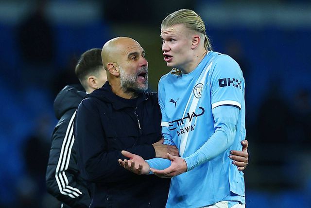 Pep Guardiola e Erling Haaland após a vitória do Manchester City frente ao Leeds