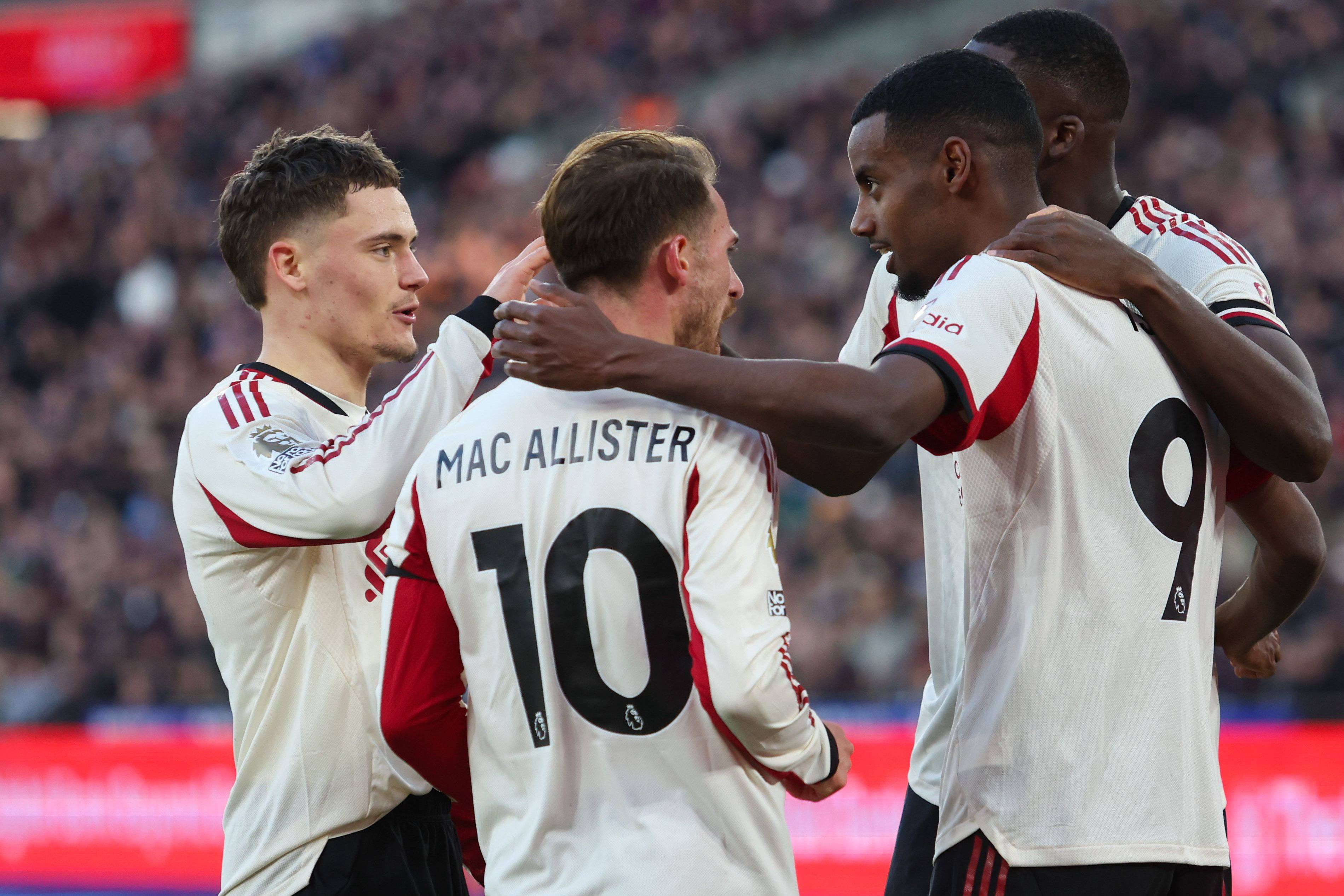 Alexander Isak festeja primeiro golo pelo Liverpool na Premier League