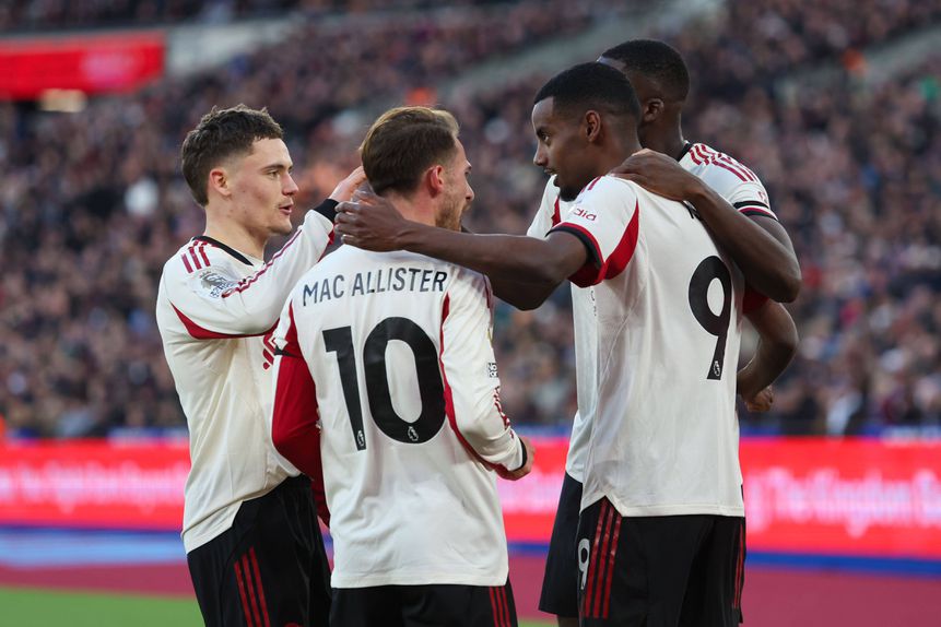 Alexander Isak festeja primeiro golo pelo Liverpool na Premier League