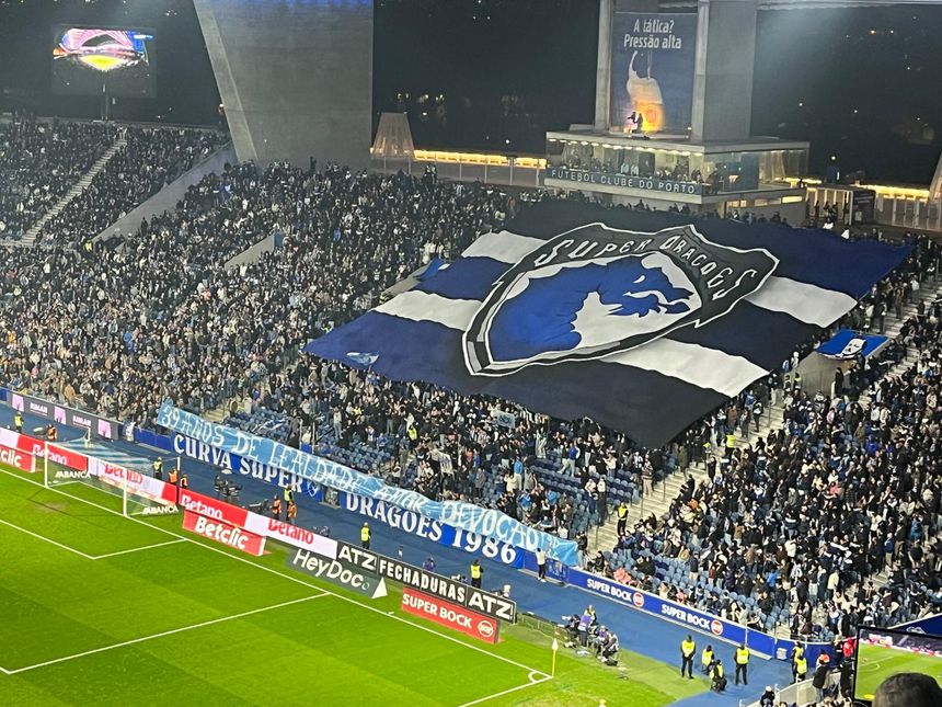 O local onde se sentem os Super Dragões no Estádio do Dragão- Foto: A BOLA