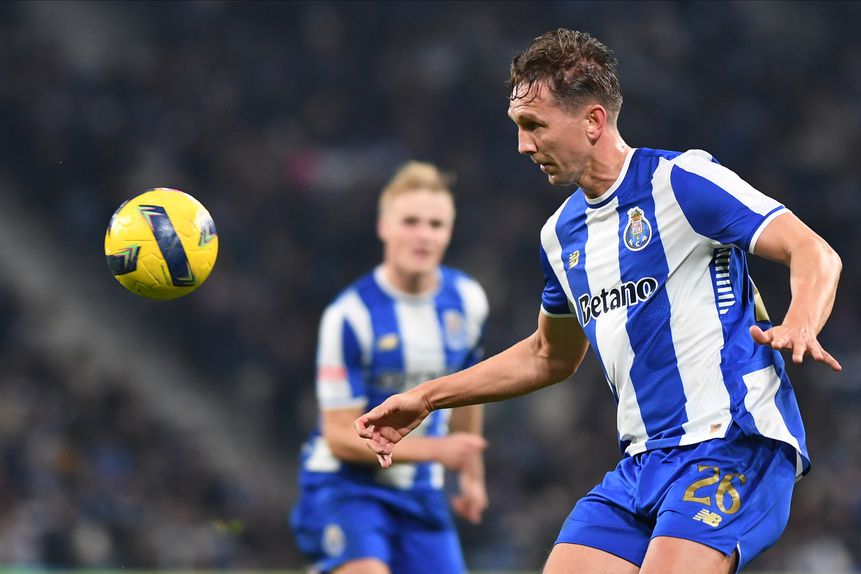 Luuk de Jong foi operado «com sucesso»