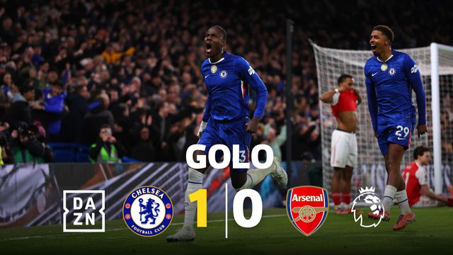 Arsenal provou do próprio 'veneno' e Chelsea marcou