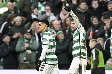 Paulo Bernardo marca na vitória do Celtic no Old Firm