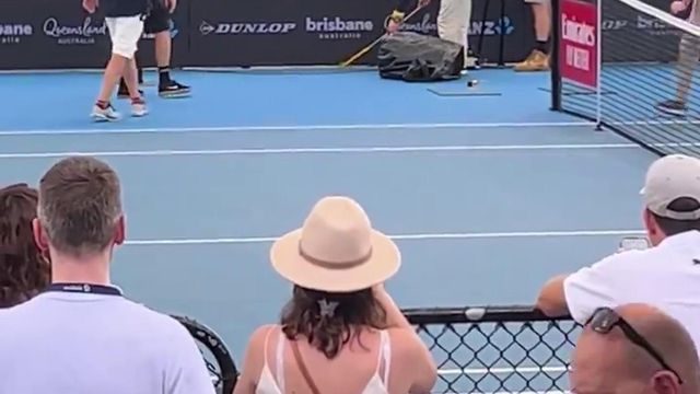 Cobra venenosa interrompe partida entre Thiem e McCabe em Brisbane