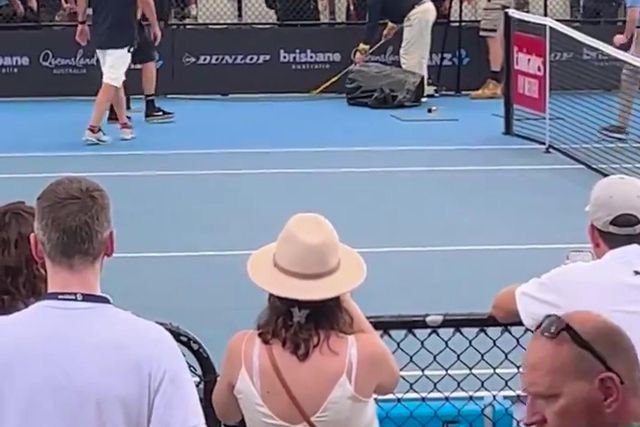 Cobra venenosa interrompe partida entre Thiem e McCabe em Brisbane