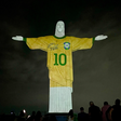 Cristo Redentor 'vestido' à Pelé um ano após a sua morte