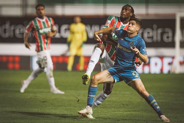 FOTO: Fran Navarro a caminho da Grécia para assinar pelo Olympiakos