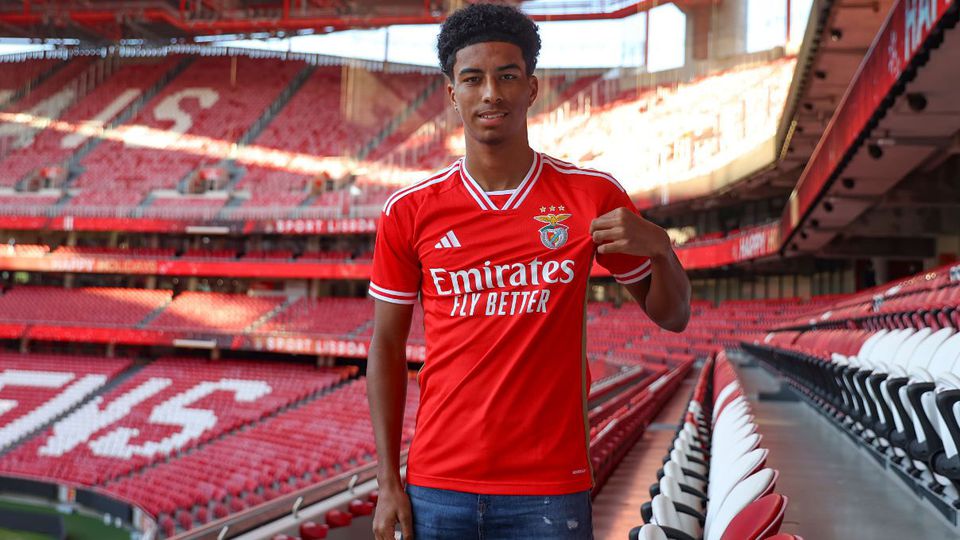 OFICIAL: jovem avançado renova com o Benfica