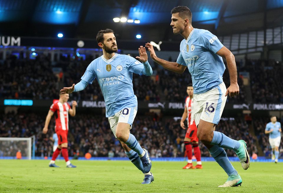 Manchester City vence Sheffield United e 'cola-se' ao Arsenal