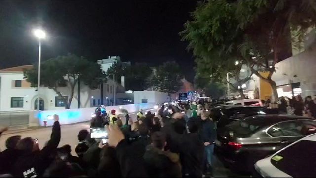 Muita festa na chegada do autocarro do Sporting