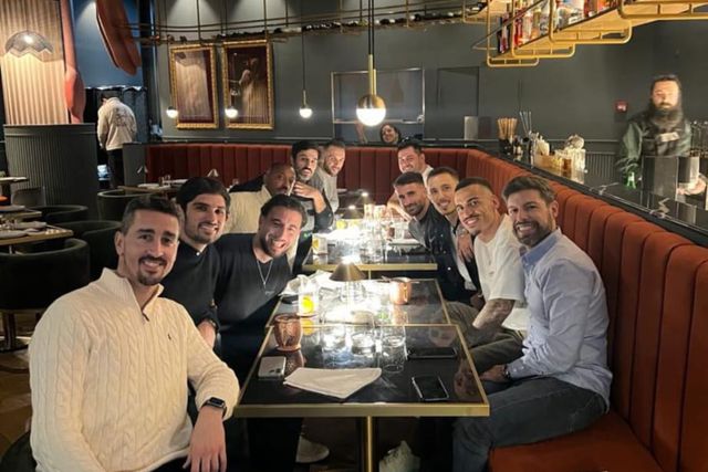 Grimaldo jantou com ex-colegas do Benfica: «Tinha muitas saudades»