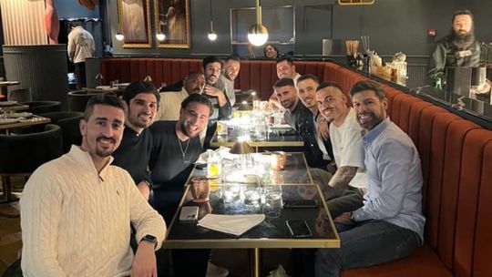 Grimaldo jantou com ex-colegas do Benfica: «Tinha muitas saudades»