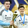 Arda Guler a celebrar a conquista da Taça Intercontinental pelo Real Madrid, ao lado de Lunin