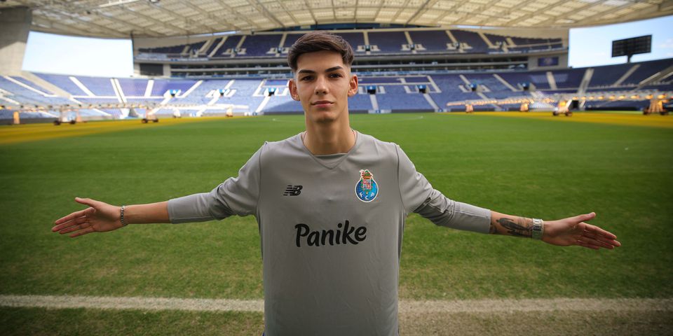 Francisco Barroso assinou contrato com os azuis e brancos (Foto: FC Porto)