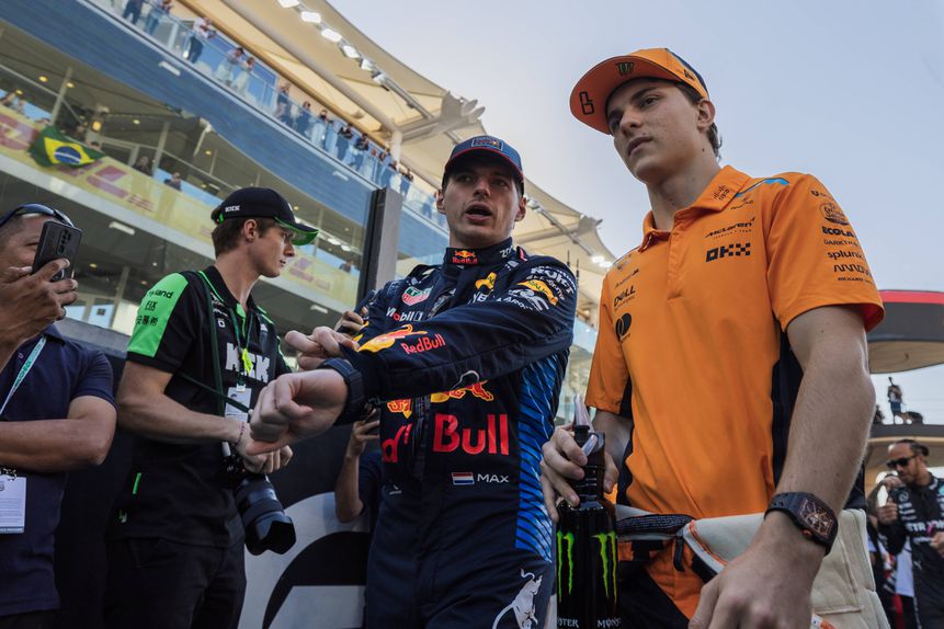 Verstappen e Piastri à conversa depois do GP de Abu Dhabi