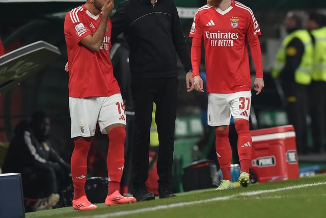Pavlidis, Bruno Lage e Beste no dérbi do Benfica com o Sporting em Alvalade