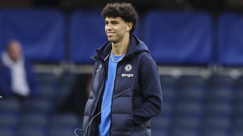 João Félix antes do aquecimento em Stamford Bridge