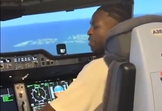 Vídeo: já imaginou entrar num avião e o copiloto ser... Vinícius Jr.?