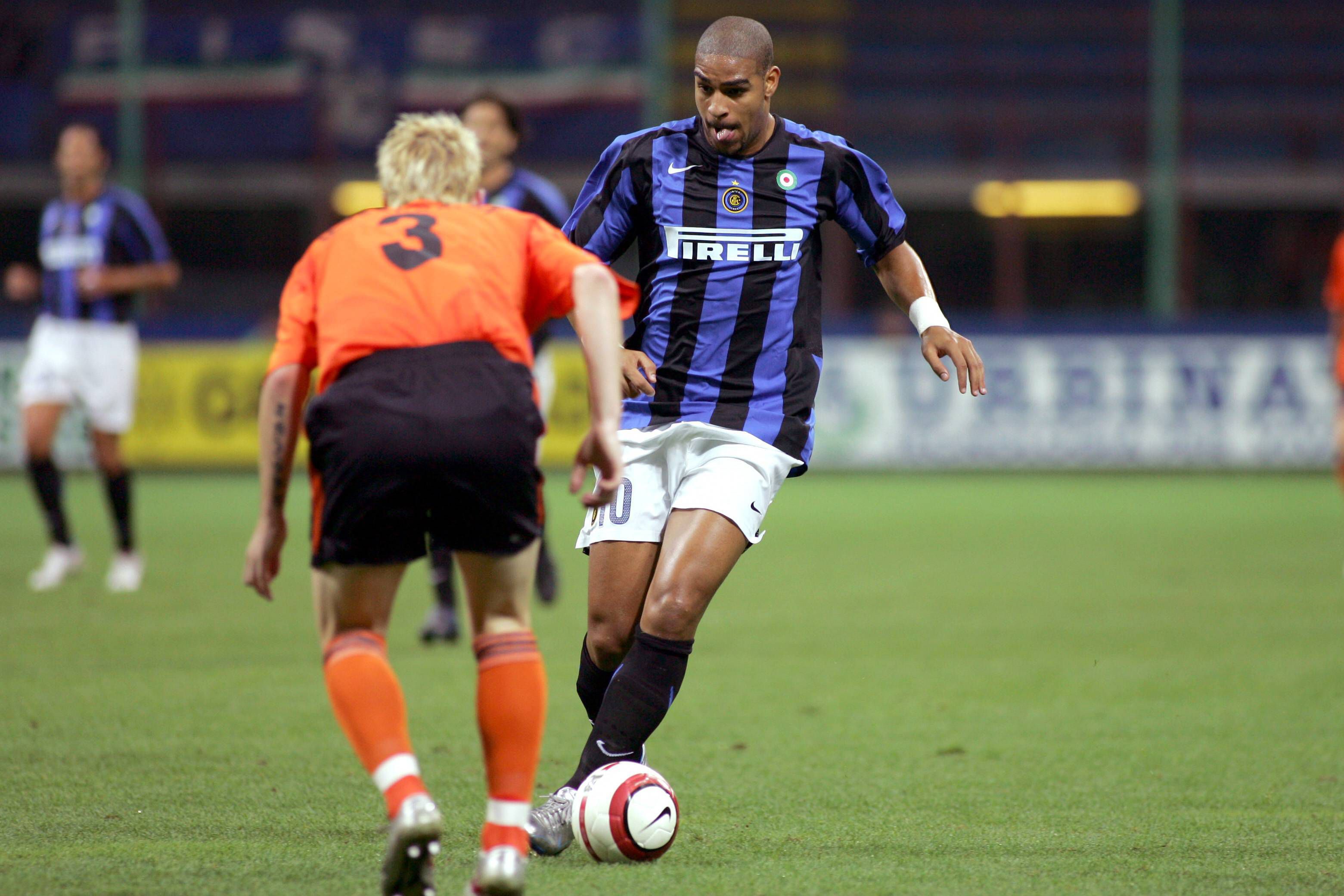 Adriano - Tinha todas as condições para ser um dos melhores avançados da história, mas um estilo de vida inapropriado para um jogador de futebol fez com que não passasse de uma eterna promessa