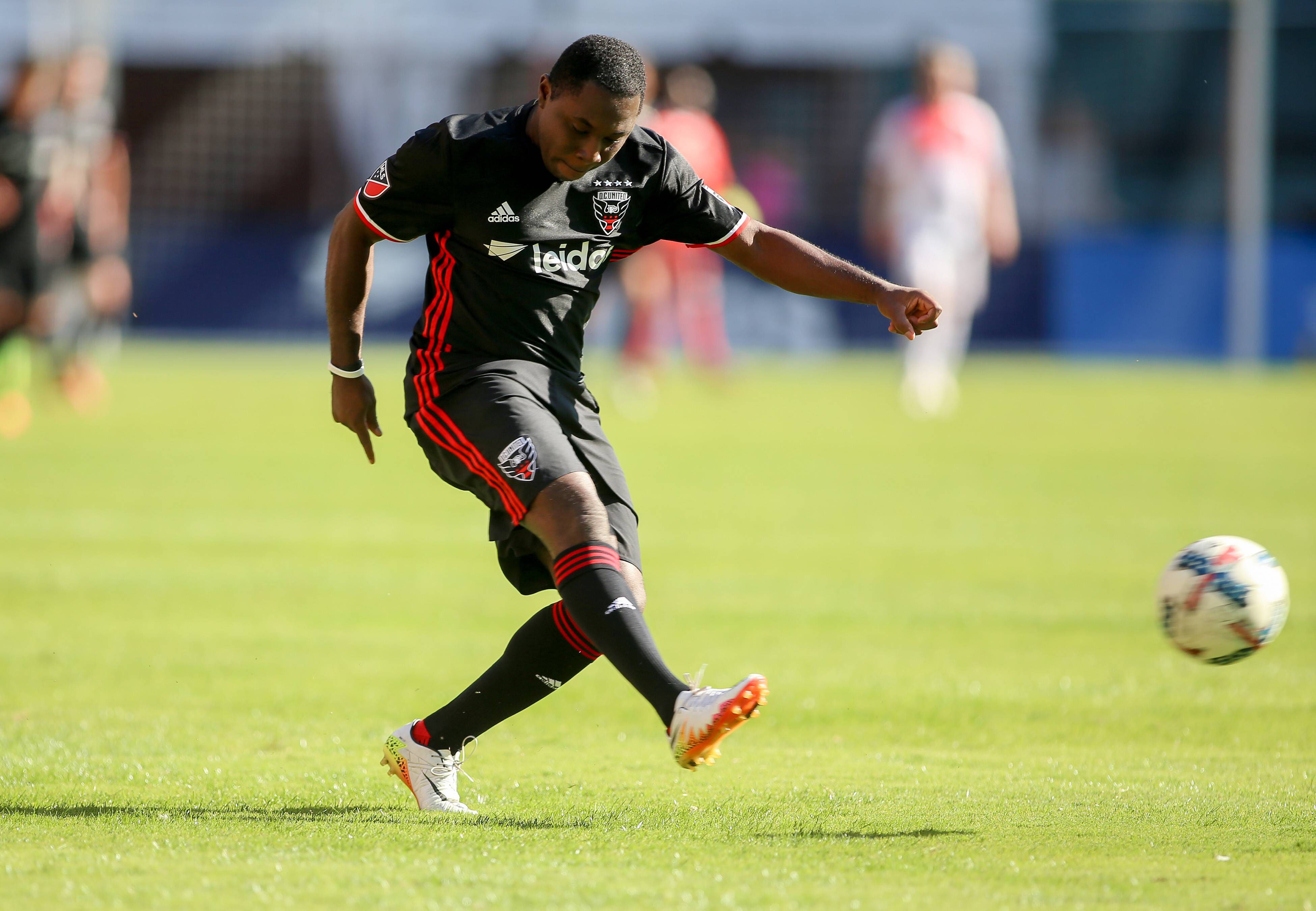 Freddy Adu - Passou em Portugal por Benfica e Belenenses. Apontado como futuro Pelé. Considerado um fenómeno, que nunca teve continuidade. Jogou na Europa sem ter um papel de protagonista