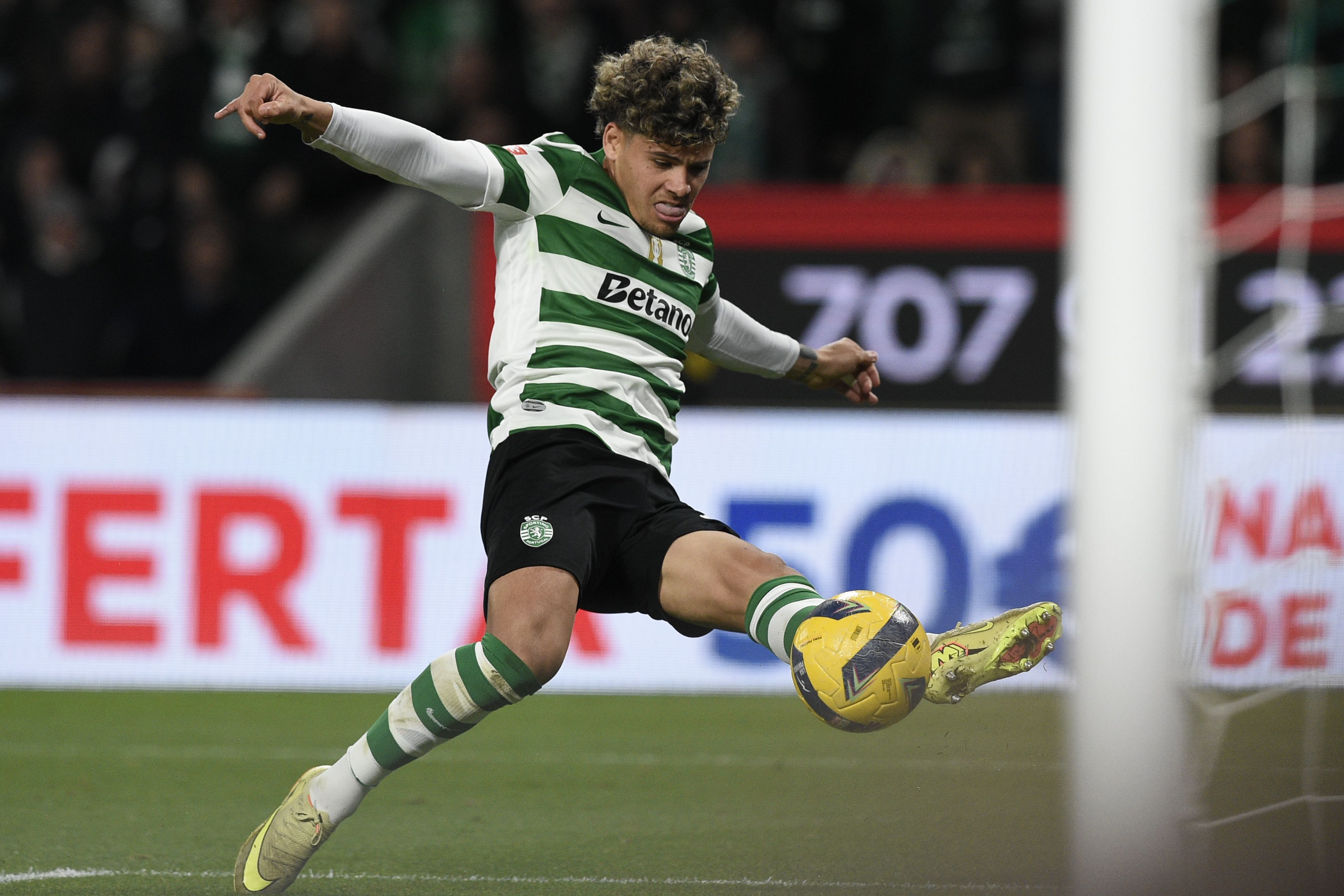 Maxi Araújo jogou muitas vezes mais adiantado mas com o panorama clínico leonino mais resolvido, assume-se como o lateral-esquerdo - Foto: Sérgio Miguel Santos