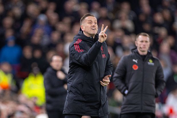 Aaron Briggs era treinador de bolas paradas do Liverpool desde 2024