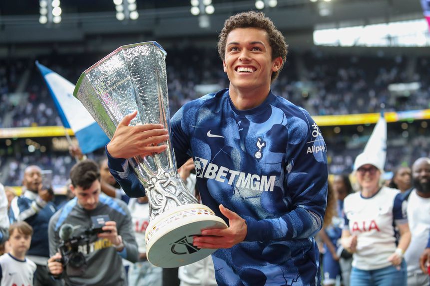 Brennan Johnson marcou o golo da vitória na final da UEFA Europa League do ano passado