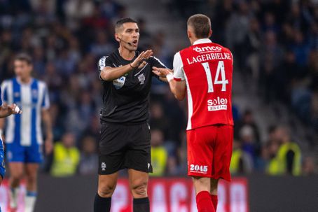 Fábio Veríssimo á conversa com Lagerbielke no FC Porto-SC Braga (Foto IMAGO)