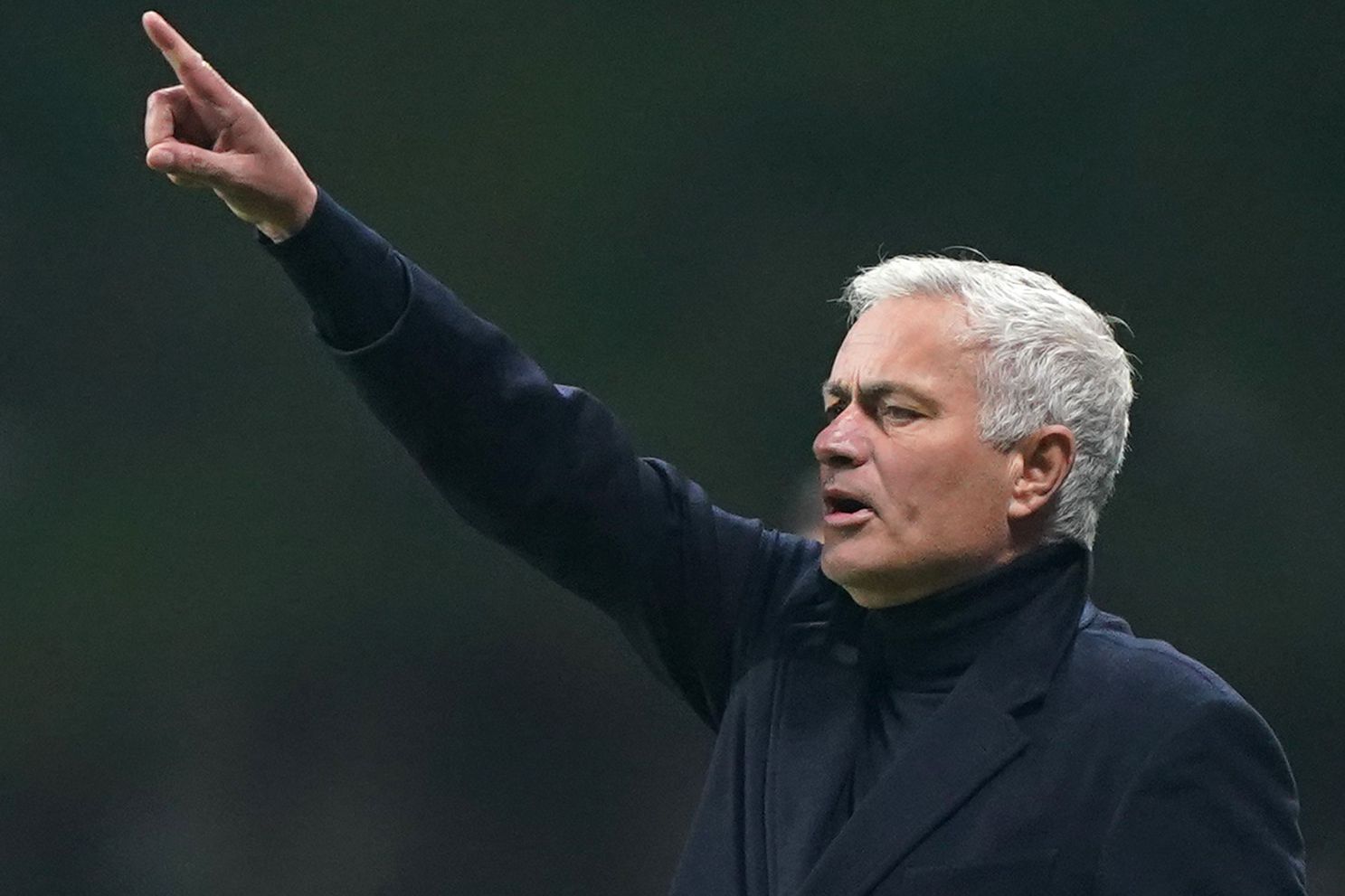 2 - José Mourinho, treinador do Benfica, 1.99 mil milhões