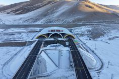 Maior túnel do mundo inaugurado na China: custou 5,5 mil milhões de euros