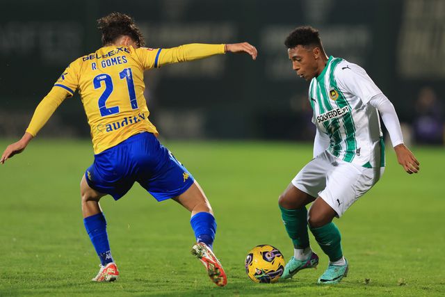 Rio Ave teve tudo para ganhar, Estoril empatou e teve tudo para... 'virar' (veja o resumo)