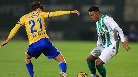 Rio Ave teve tudo para ganhar, Estoril empatou e teve tudo para... 'virar' (veja o resumo)