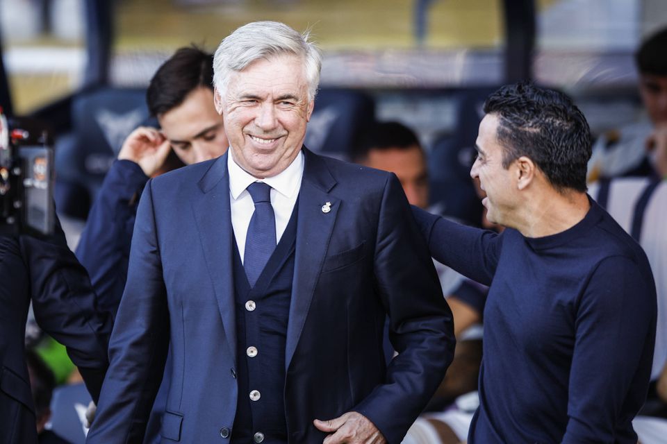 Ancelotti entende Xavi, mas atira: «A pressão é gasolina…»