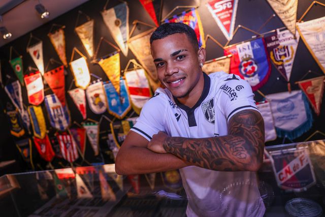 Mercado (oficial): Kaio César assina pelo V. Guimarães