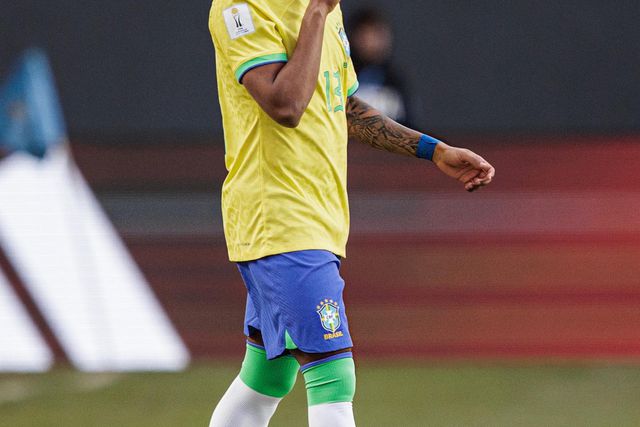 Mercado (oficial): Dhominique emprestado ao Estrela por época e meia