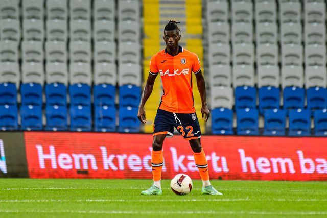 Mercado: Edgar Ié rescinde com Istambul Basaksehir
