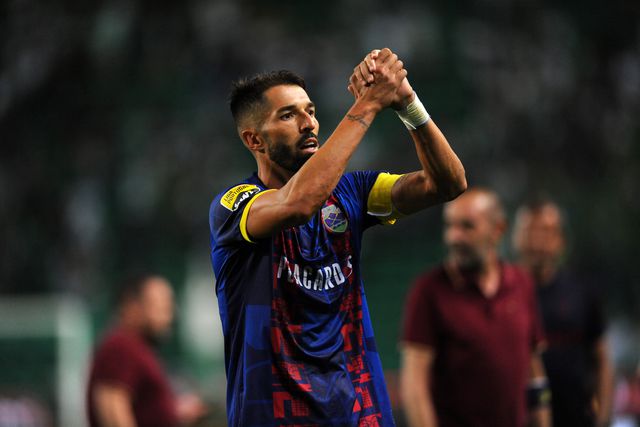 VÍDEO: Steven Vitória marcou de cabeça