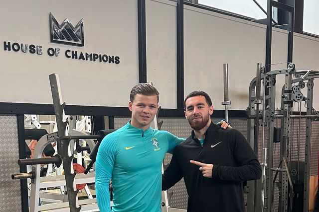 Kokçu mostra a forma em treino intenso nos Países Baixos