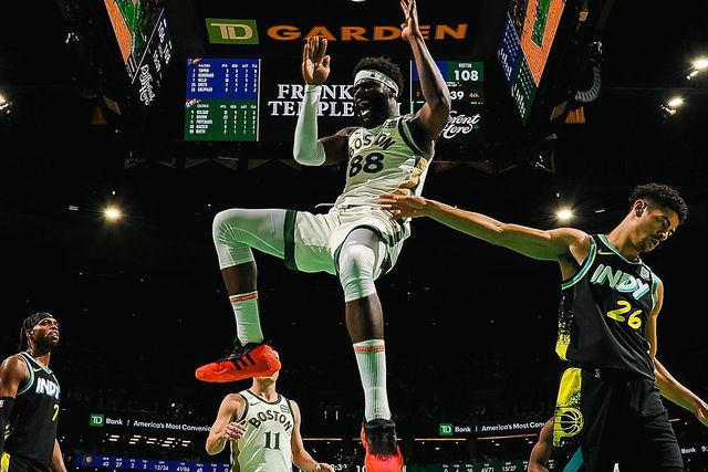 Vídeos: Grande noite para Neemias na vitória sobre os Pacers