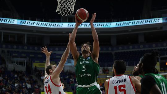 Sporting ainda assustou, mas perdeu na Turquia