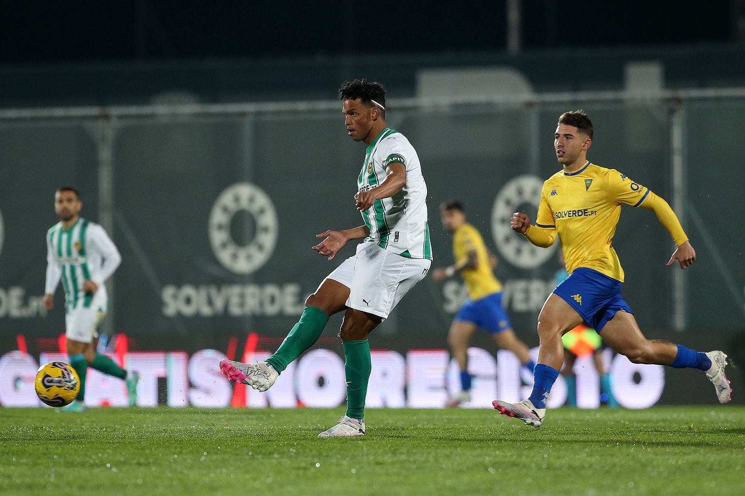 Rio Ave-Estoril: Terminar com a seca de golos num campo (quase) inquebrável