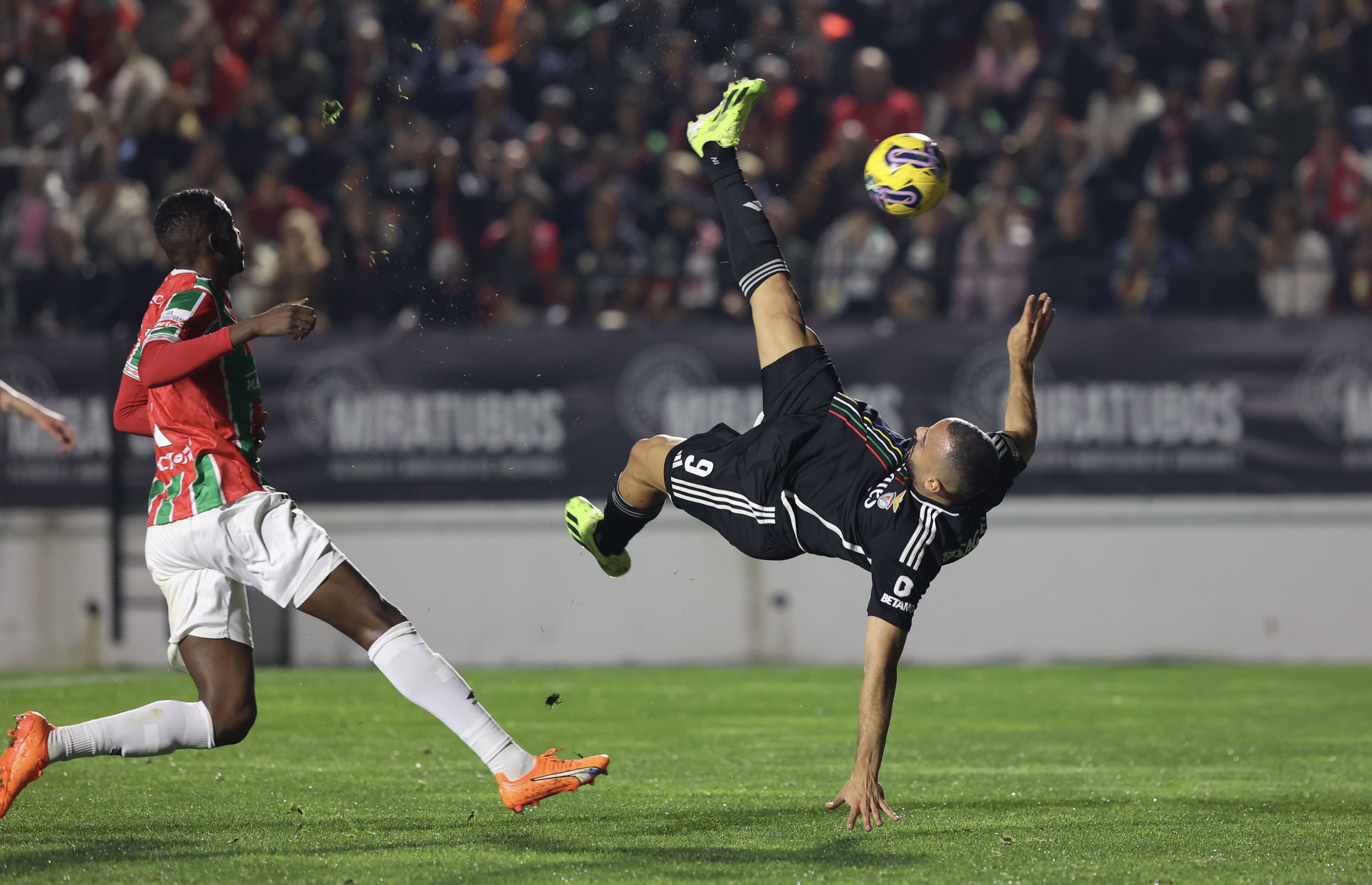 Arthur Cabral's bike voted Goal of the Month;  Remember what it was like (video)