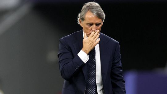 Roberto Mancini pede desculpa por abandonado o banco antes do final da partida
