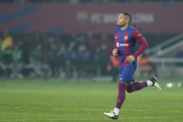 Vídeo: Vítor Roque estreia-se a marcar pelo Barcelona, com grande assistência de João Cancelo