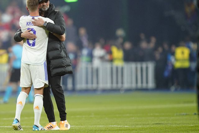 Kroos 'pisca o olho' a Klopp: «Parabéns a quem o conseguir contratar»