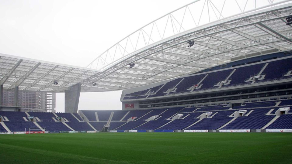 FC Porto reage após detenções nos Super Dragões e dois funcionários