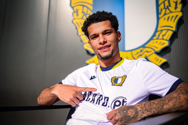 Mercado (oficial): Famalicão anuncia reforço para a defesa vindo do Palmeiras