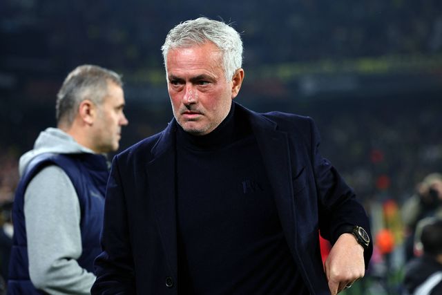 José Mourinho a orientar mais um jogo do Fenerbahçe