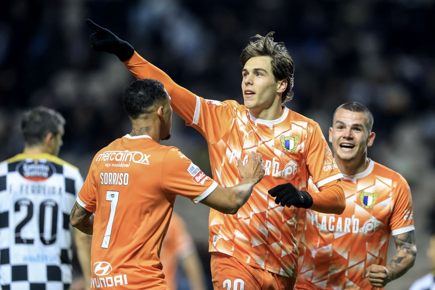 Gustavo Sá marca pelo Famalicão ao Boavista (JOSÉ COELHO/LUSA)